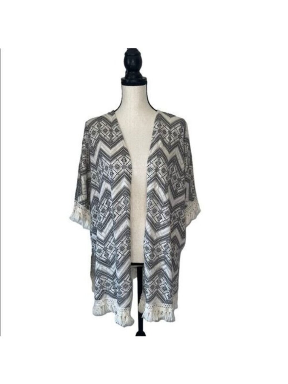 Cato Kimono Womens S Gray & White Chevron Fringe 3/4 Sleeve Lightweight Open